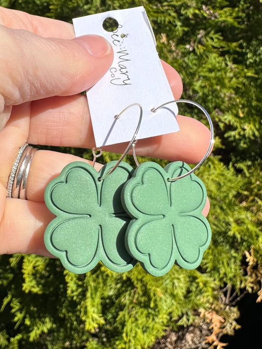 Large 4 Leaf Clovers